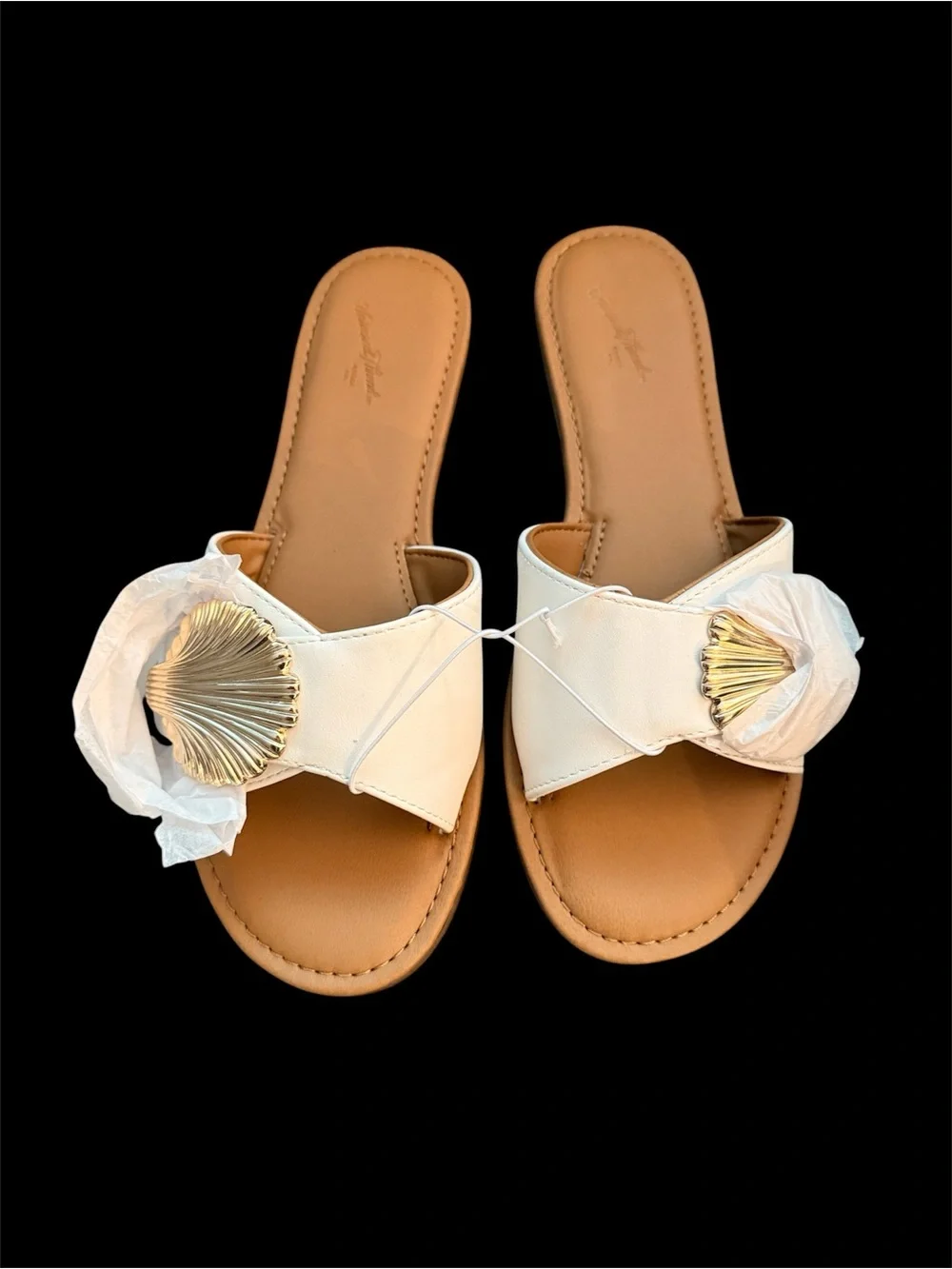 NWT Universal Thread White Slide Sandals w/ Gold Shell Accent beach casual sz 9 - Picture 1 of 6